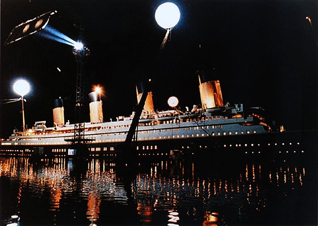 File:Titanic Movie Cinema shooting. Airstar Lighting  -  Wikimedia Commons