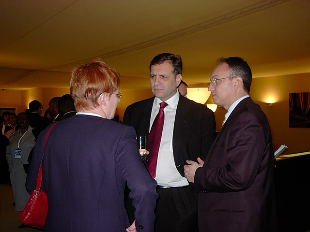 Macedonian President Boris Trajkovski, Finnish President Tarja Halonen, and then-Secretary General of the President, Zoran Jolevski