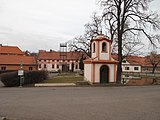 Čeština: Kaplička v Tuchořicích. Okres Louny, Česká republika. English: Chapel in Tuchořice village, Louny District, Czech Republic.