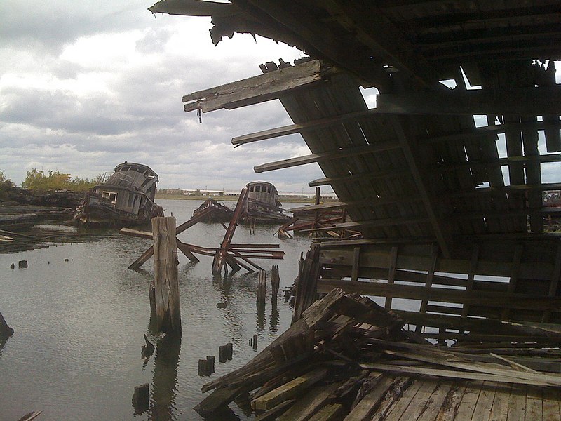 File:Tugboat Graveyard.jpg