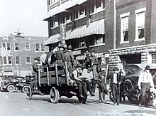 National Guard with the wounded Tulsaraceriot1921-wounded-pickedup-fullpicture.jpg