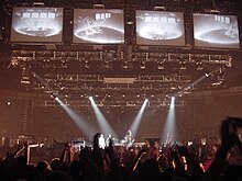 Description de l'image U2 performing in Hamilton on Elevation Tour Oct 13 2001 (20).jpg.