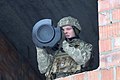 Ukrajinský voják při výcviku se zbraní NLAW v lednu 2022