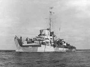 Военный корабль США Уолтер С. Браун (DE-258) в море, около 1944 года. Jpg