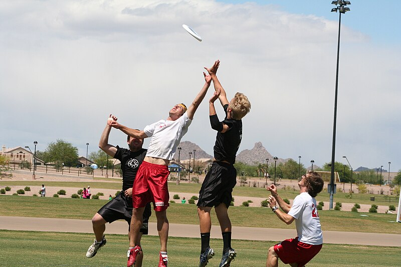 File:Ultimate frisbee (491411732).jpg