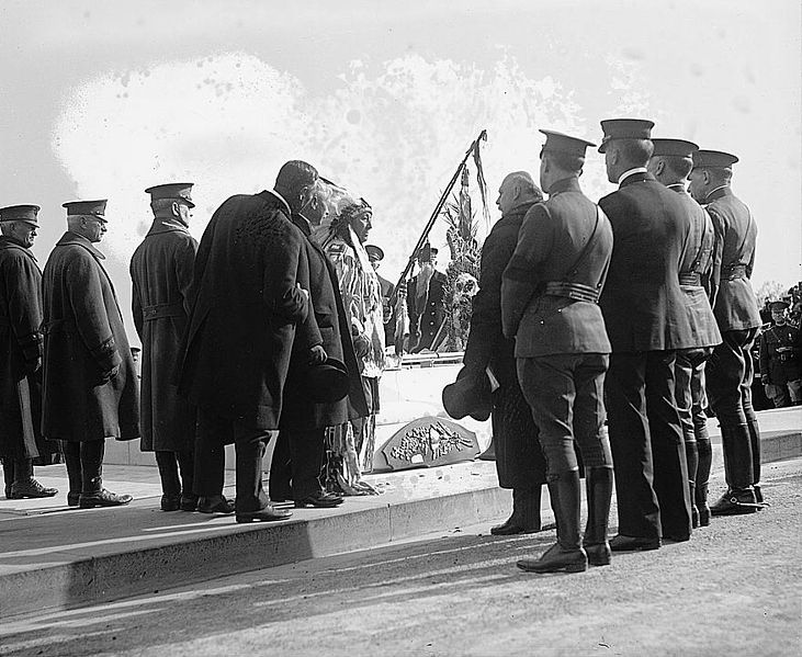 File:Unknown soldier burial ceremony 20.jpg