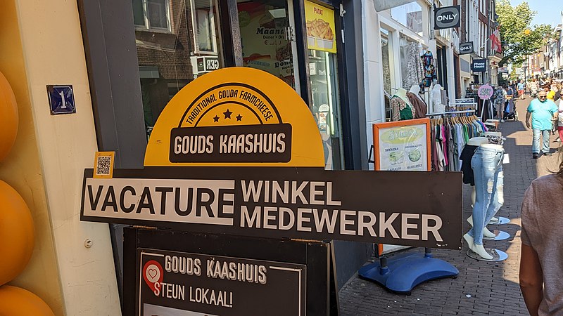 File:Vacature winkel medewerker - Goudse Kaashuis, Gouda (2022) 01.jpg