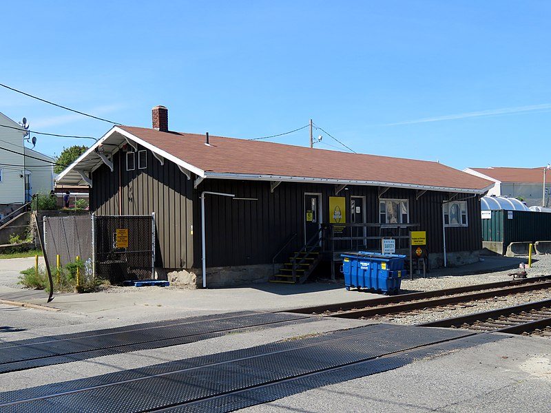 File:Valley Falls freight house, September 2018.JPG