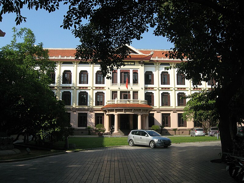 File:Vietnam National Museum of Fine Arts 01.JPG