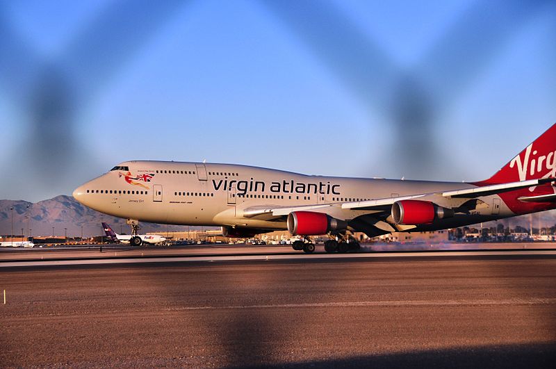 File:Virgin Atlantic 747-400 Gears 2,3 touchdown (4204775321).jpg