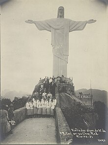 christ the redeemer at night