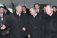 Putin tutustui Harkovan lentokonetehtaaseen valtiovierailulla 2001.