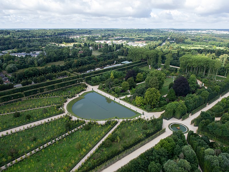 File:Vue aérienne du domaine de Versailles par ToucanWings - Creative Commons By Sa 3.0 - 019.jpg