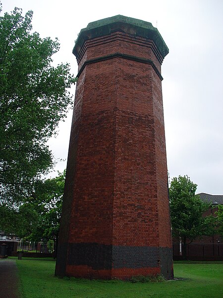 File:Wapping Tunnel ventilation shaft, Crown Street, Liverpool (2).JPG