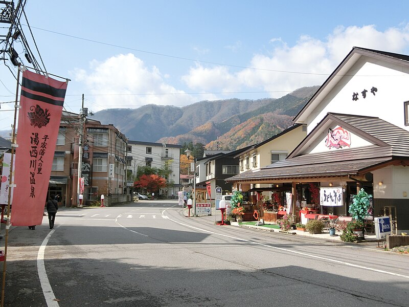 File:Yunishigawa Onsen 01.JPG