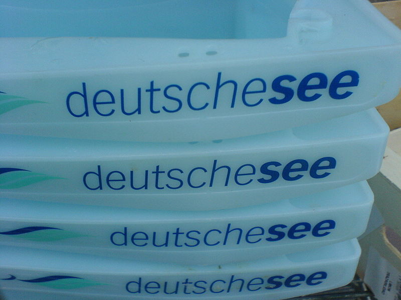 File:"Deutsche See" - Kunststoffbehälter.JPG