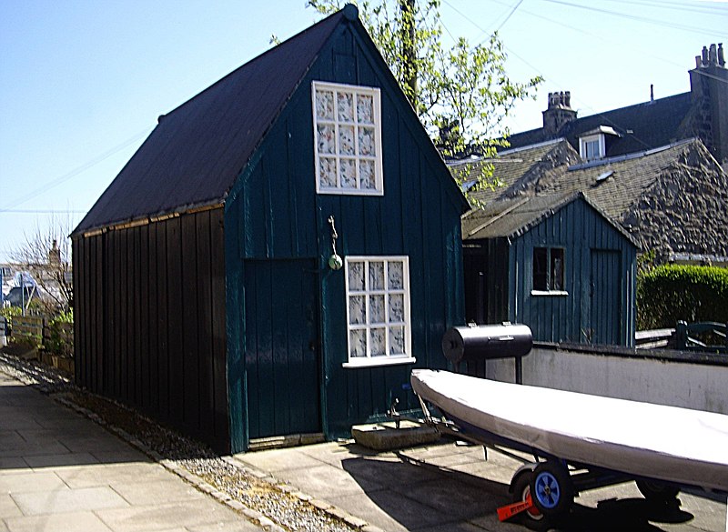 File:'Tarry sheds' in South Square - geograph.org.uk - 2404161.jpg