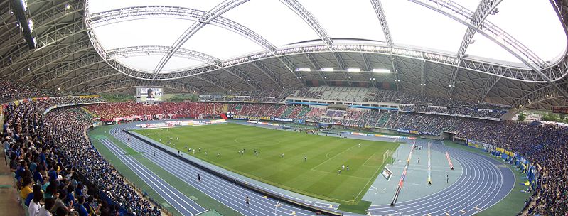 File:Ōita Stadium with its roof opened.jpg