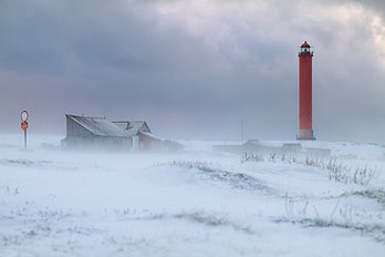 Le phare de Vaida-Guba, au Nord de la péninsule de Rybatchi, dans l'oblast de Mourmansk (Russie). (définition réelle 4 600 × 3 070)