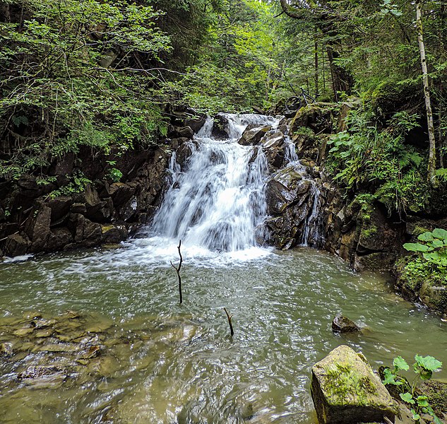 File:Водоспад Нова Казарка.jpg