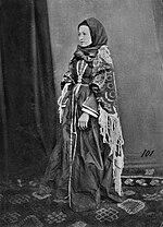 Ингушка в традиционном костюме. Фотограф Д. А. Никитин. 1881 г.jpg