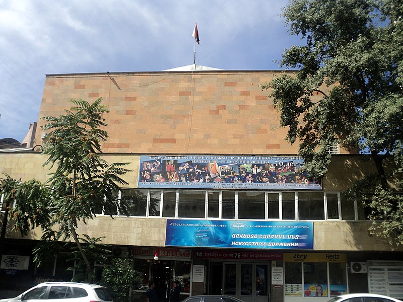 File:Թատրոնի շենք. Կոնստանտին Ստանիսլավսկու անվան Ռուսական դրամատիկական թատրոնը (2).JPG