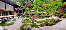 普済寺の池泉回遊式日本庭園