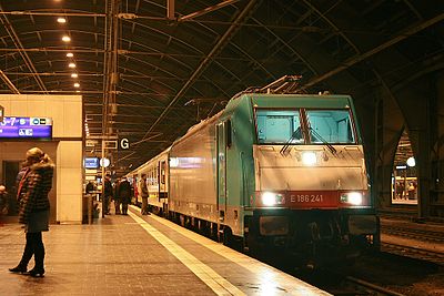 Berlin-Warszawa-Express am  Berliner Ostbahnhof