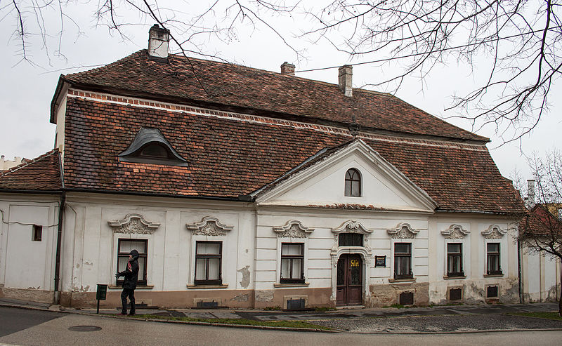 File:18th century Baroque building, Kőszeg, 2016-03-07.jpg