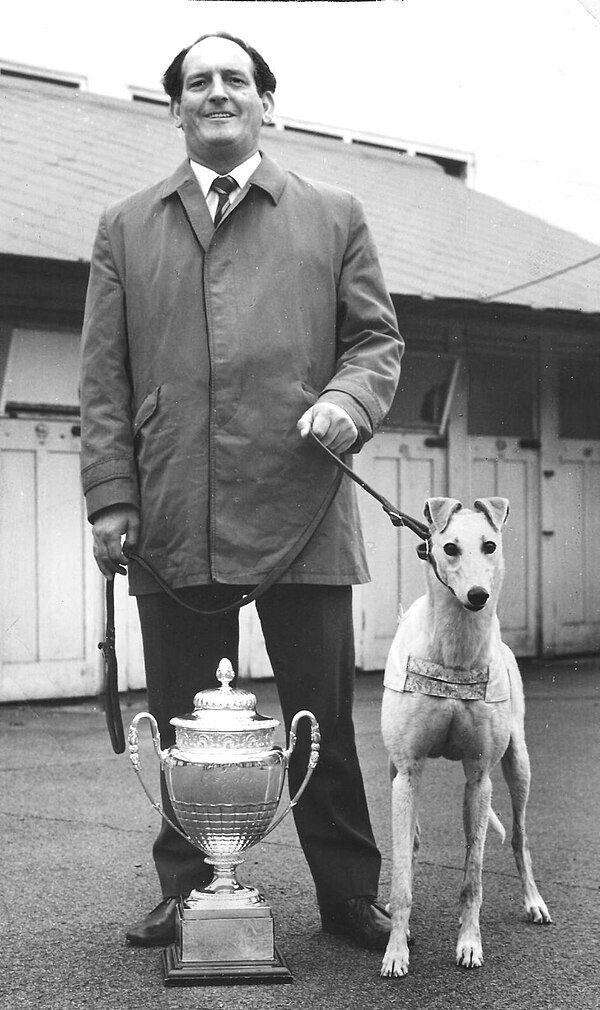 1972 Wimbledon Spring Cup champion Puff Pastry with owner Mr R.White