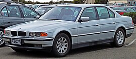 1998-2000 BMW 735i (E38) sedan (2010-07-19) 01.jpg