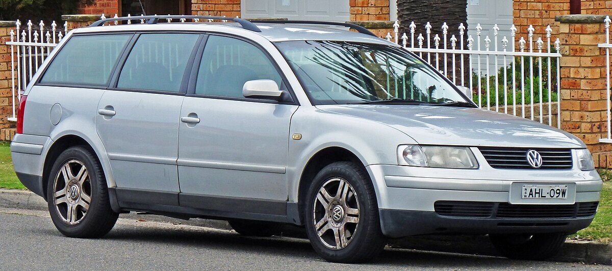 File:1998-2001 Volkswagen Passat (3B) V6 station wagon (2010-07-19) 01.jpg  - Wikimedia Commons