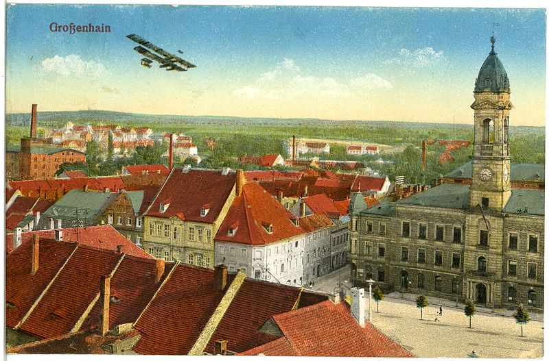 File:20010-Großenhain-1916-Blick auf Großenhain mit Aeroplan-Brück & Sohn Kunstverlag.jpg