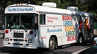 Bibliobus durhamské okresní veřejné knihovny, Durham, Severní Karolína (USA) (19. duben 2011)