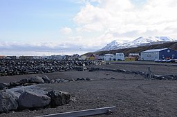 Molduxi reser sig över Sauðárkrókur.