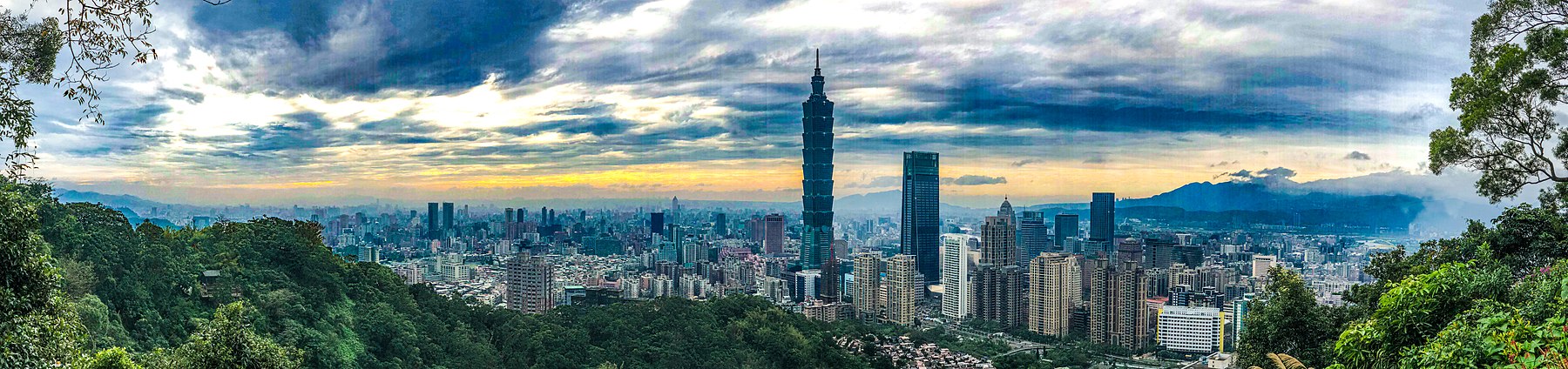 20180121 Taipei, Taiwan Skyline from Xiangshan.jpg