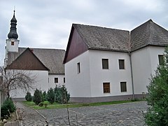 le monastère franciscain classé[10] et son