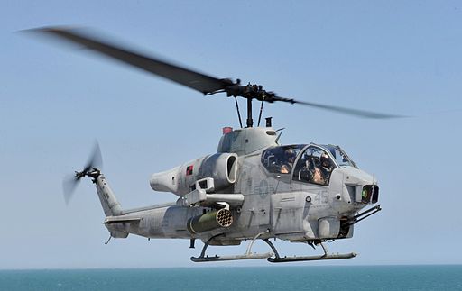 البحرين لتجديد 24 مروحية من طراز AH-1W 512px-AH-1W_Super_Cobra_assigned_to_HMLA_167