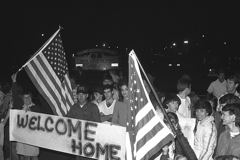 File:A group of well-wishers wait on the flight line to greet students from the Saint George's University School of Medicine in Grenada. The medical students are being flown to the base - DPLA - be61340137fcc7f87728701a19d70ed3.jpeg