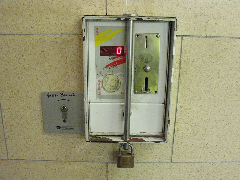 File:Aachen Hbf., Münz-Toilette, Herren, 08.04.2015 - panoramio (4).jpg