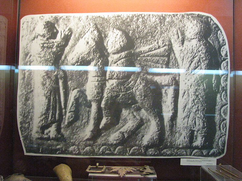 File:Alba Iulia National Museum of the Union 2011 - Bronze Plate Depicting Danubian Riders and Items from Polovraci.JPG