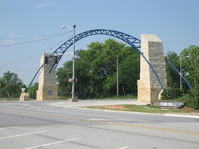 The new archway over Oglethorpe Boulevard at Front Street welcomes visitors to downtown Albany.