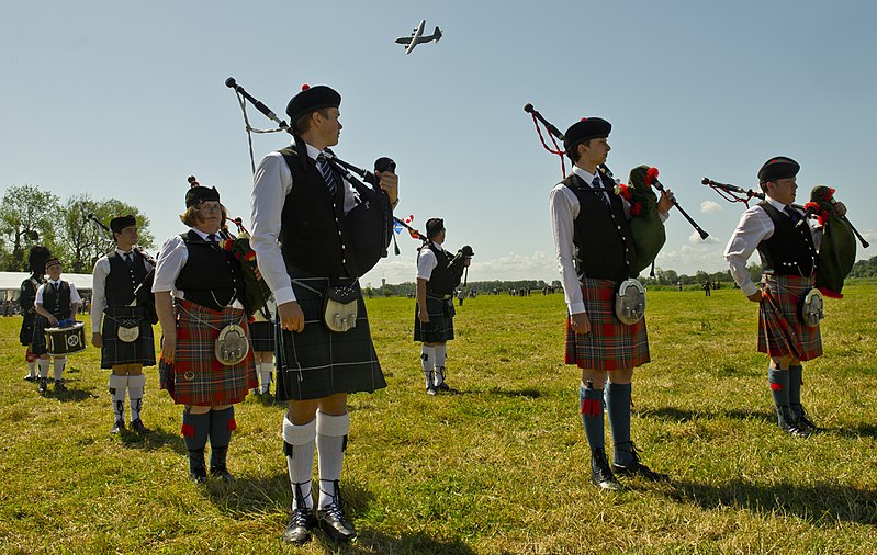 File:Allies parachute on to historic WWII drop zone for D-Day 71st anniversary commemoration 150605-F-UV166-004.jpg