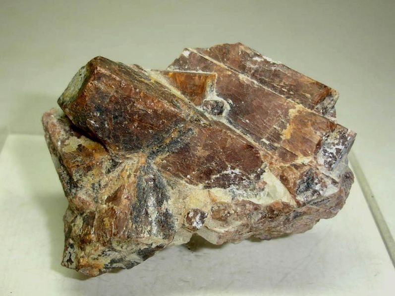 File:Andalusite28.jpg