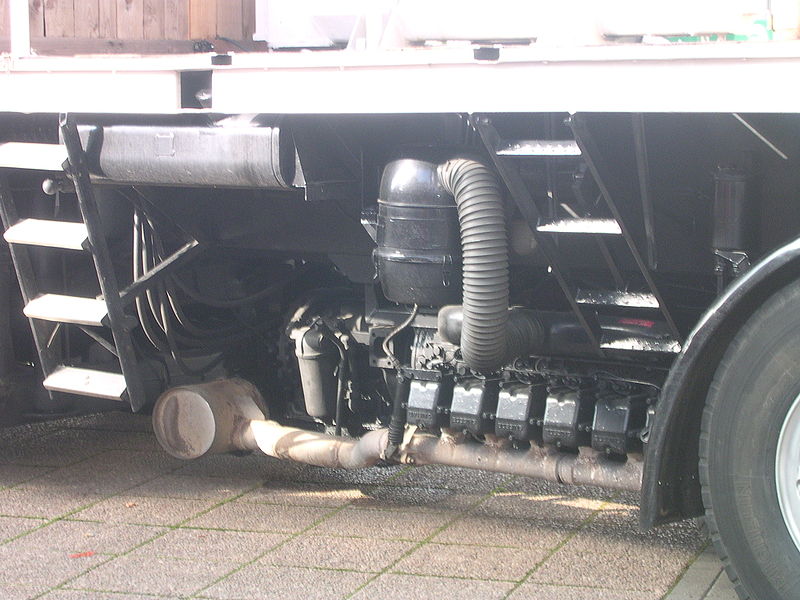 File:Büssing 22 150 Motor.jpg