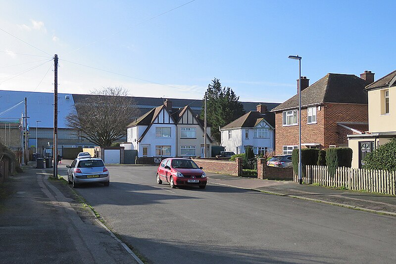 File:Barnwell, Meadowlands Road and The Homing - geograph.org.uk - 6054358.jpg