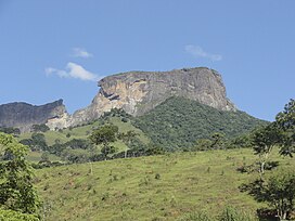 Bauzinho and Pedra do Baú.jpg