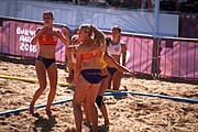 Deutsch: Beachhandball bei den Olympischen Jugendspielen 2018; Tag 3, 10. Oktober 2018; Mädchen, Vorrunde, Gruppe B - Niederlande-Argentinien 2:0 English: Beach handball at the 2018 Summer Youth Olympics at 10 October 2018 – Girls Preliminary Round Group B‎ – Netherlands-Argentina 2:0