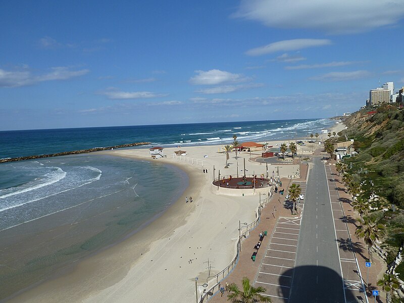 File:Beaches of Netanya P1080933.JPG