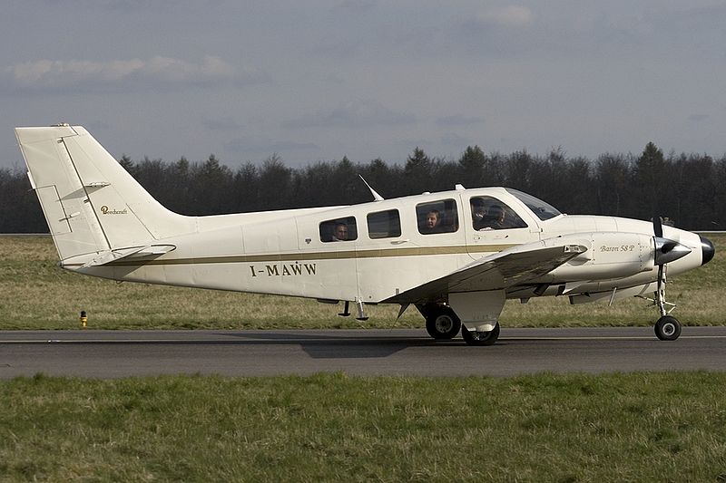 File:Beechcraft 58P Baron, Private JP6227233.jpg